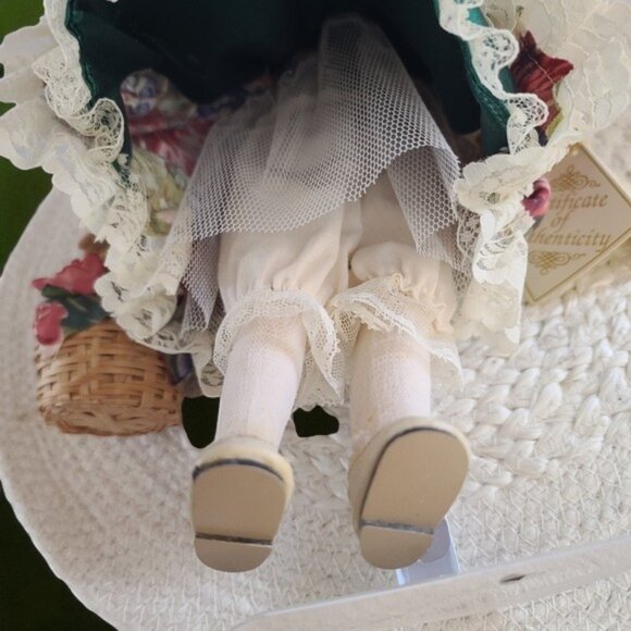 Vintage Porcelain Doll Unopened -Soft Expressions - Girl W/ Basket - Collectibl - Picture 14 of 15